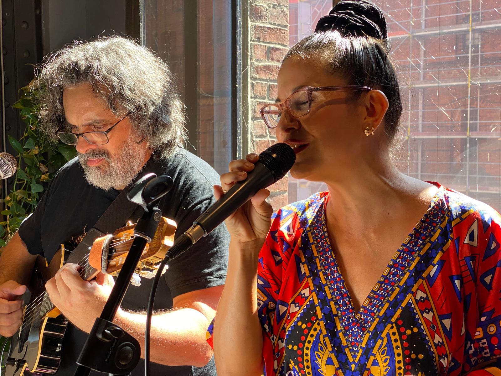 Konzert mit Clara in der Kaffeerösterei