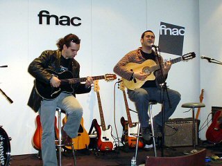 Spielen mit Pablo Sciuto in der FNAC von Asturien